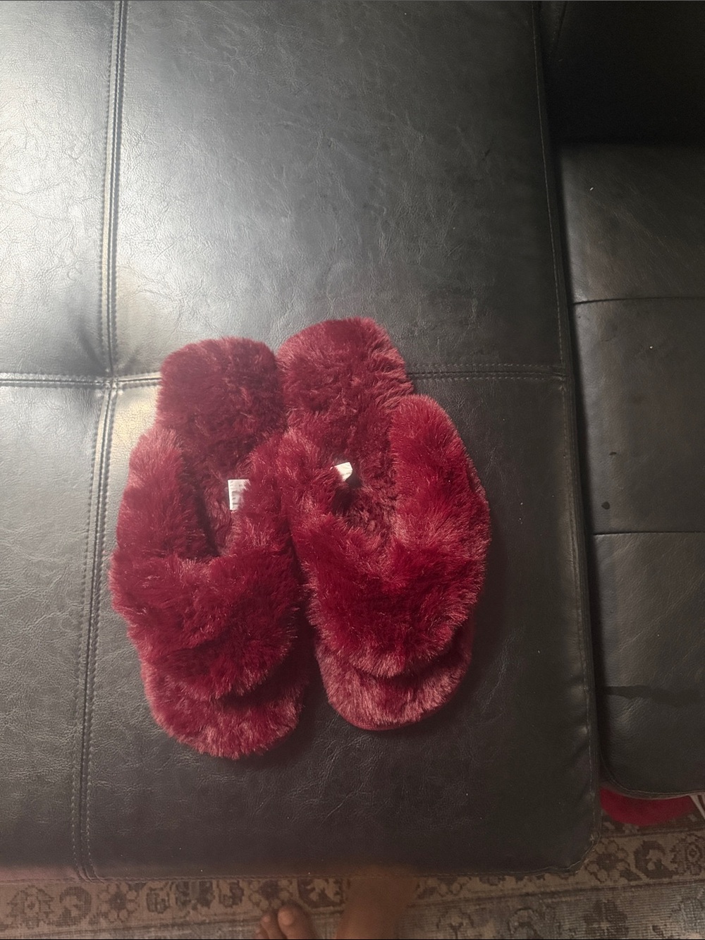 Women’s Plush Slide Slippers - Burgundy Faux Fur